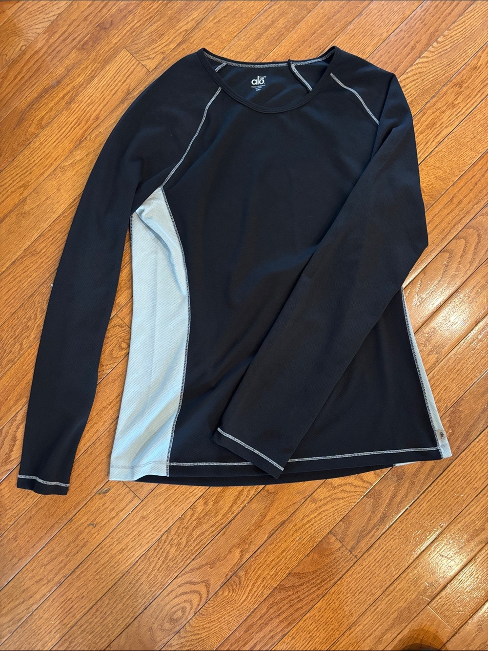 ALO Yoga Black Performance Yoga Top with Light Gray Trim